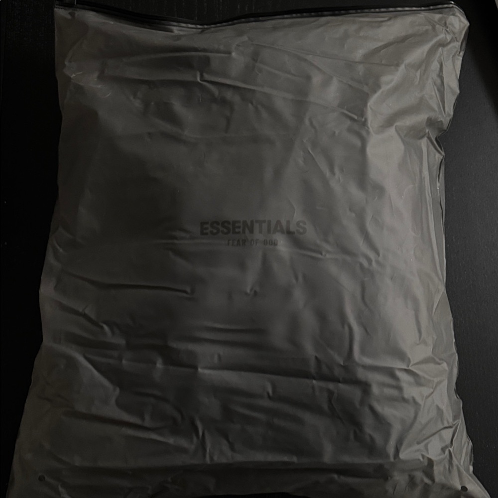 Fear of god essential hoodie Brand New - Picture 4 of 7